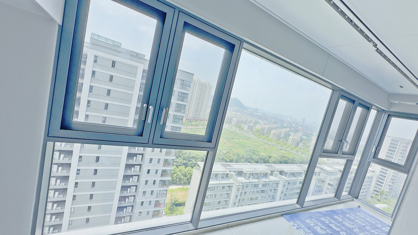 2026年新款UF-120窗纱一体